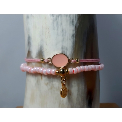 armbanden setje in zacht roze/ goud met ovaal tussenstuk armbanden setje in zacht roze/ goud met ovaal tussenstuk